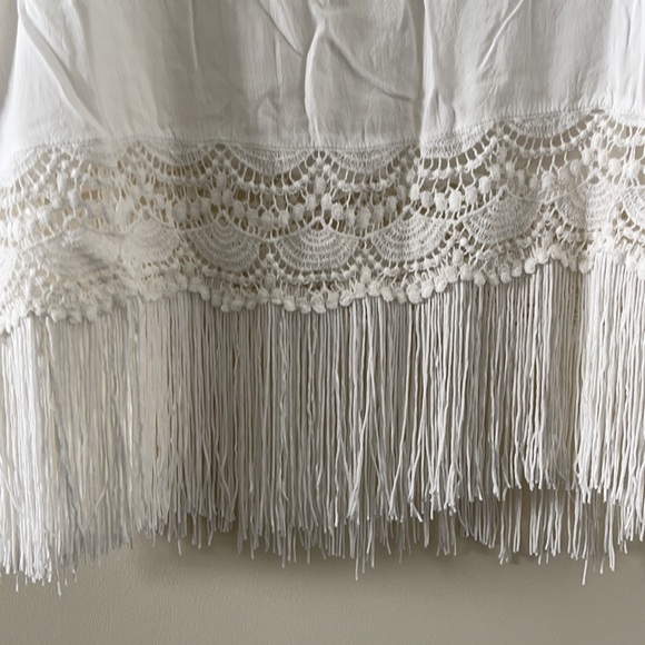 Forever 21 Cute White Tank with Lace & Fringe - L - Picture 3 of 4